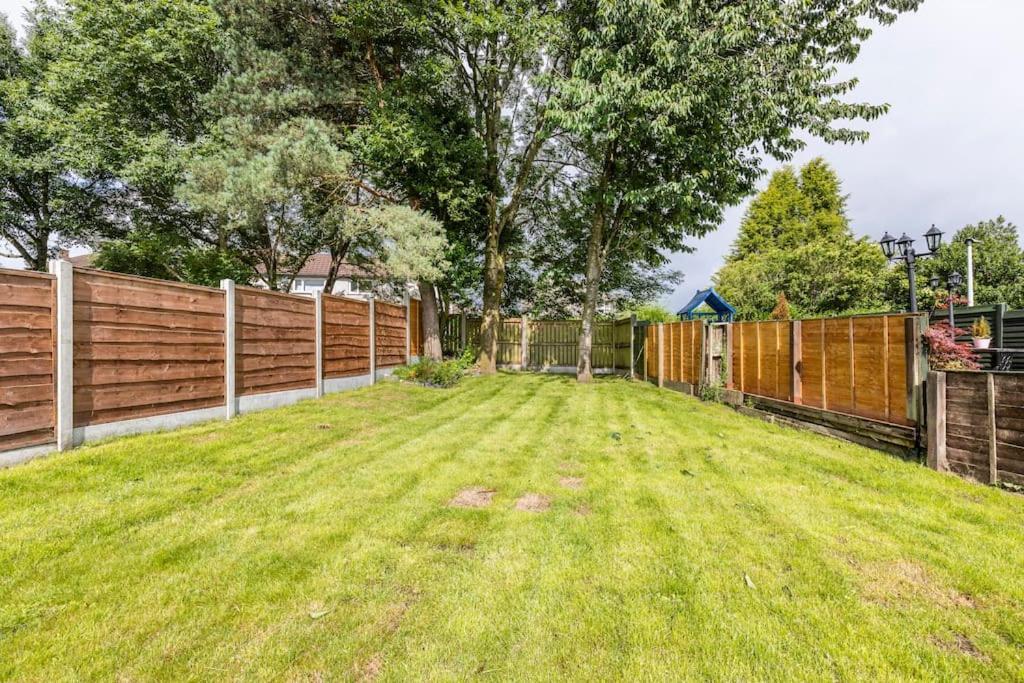 Entire Charming 5-Bed House In Darwen Blackburn Bb1 Free Parking Roadside Rishton Exterior foto