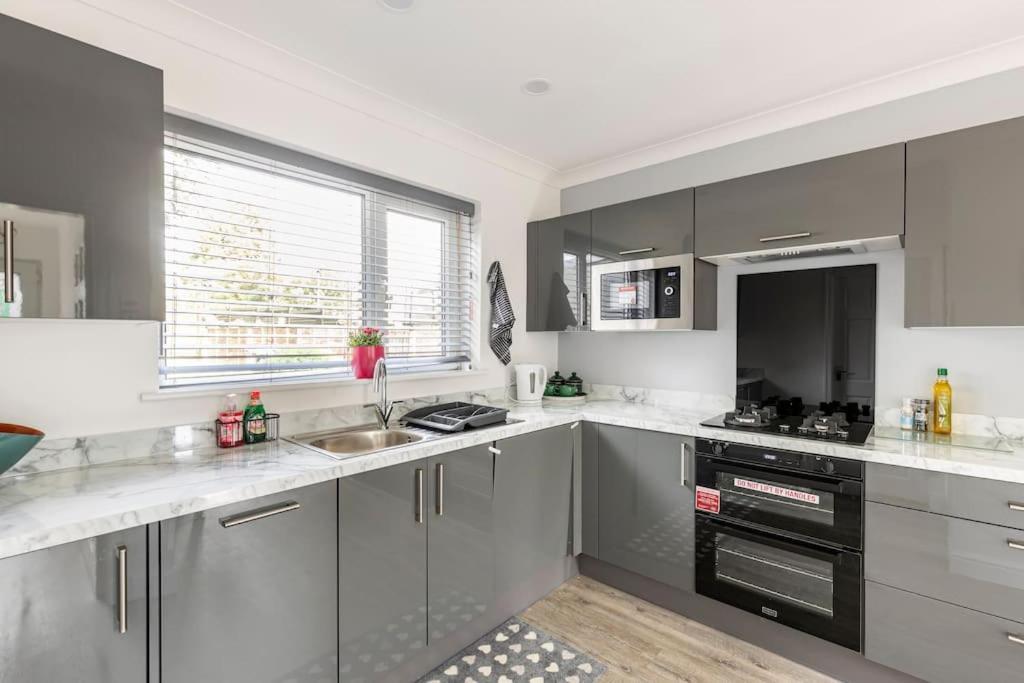 Entire Charming 5-Bed House In Darwen Blackburn Bb1 Free Parking Roadside Rishton Exterior foto