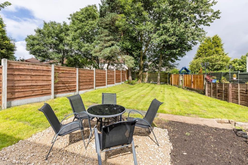 Entire Charming 5-Bed House In Darwen Blackburn Bb1 Free Parking Roadside Rishton Exterior foto