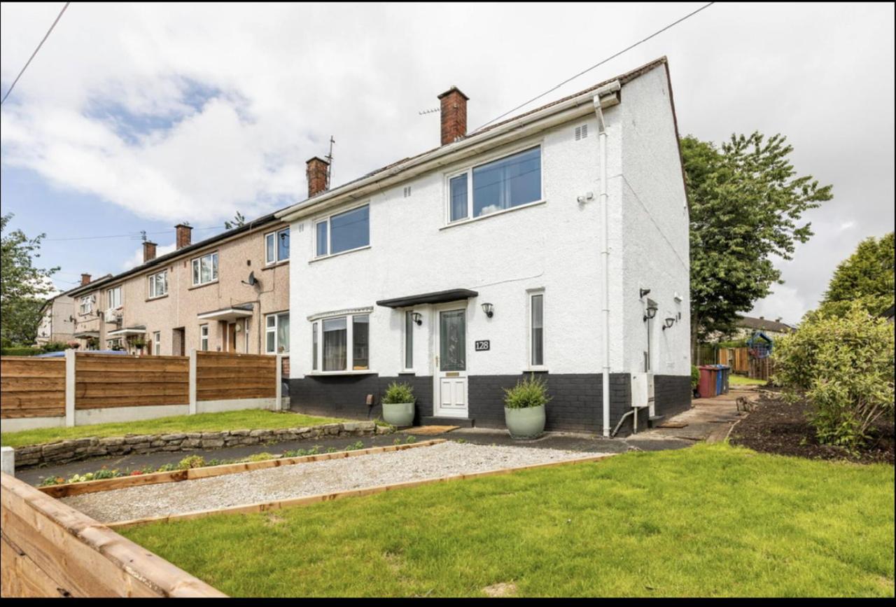 Entire Charming 5-Bed House In Darwen Blackburn Bb1 Free Parking Roadside Rishton Exterior foto